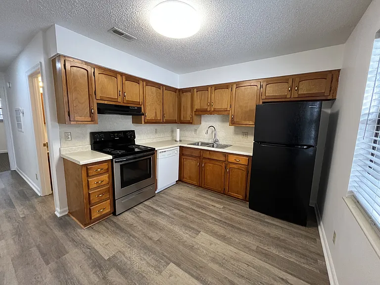 144 Mason St #8 — Photo 4