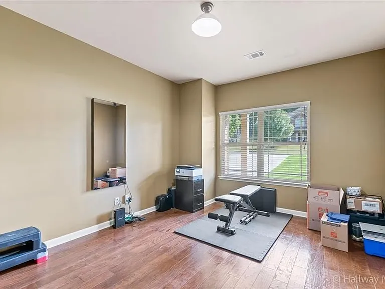 1412 English Manor Cir — Photo 8