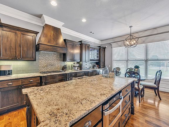 5th image of 3879 W Norwood Pl