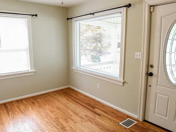 3rd image of 4840 Laurel Ave