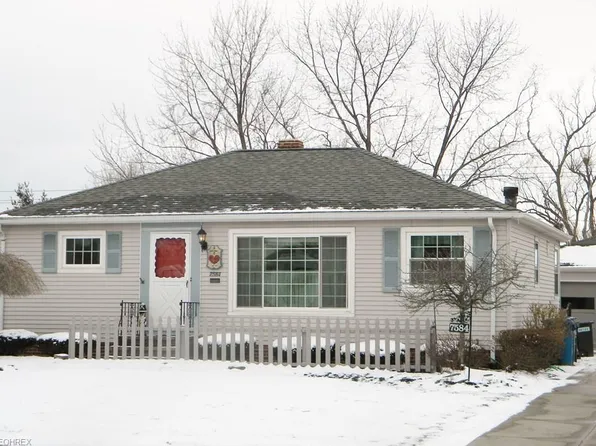 7584 Dawn Haven Dr, Parma, OH 44130