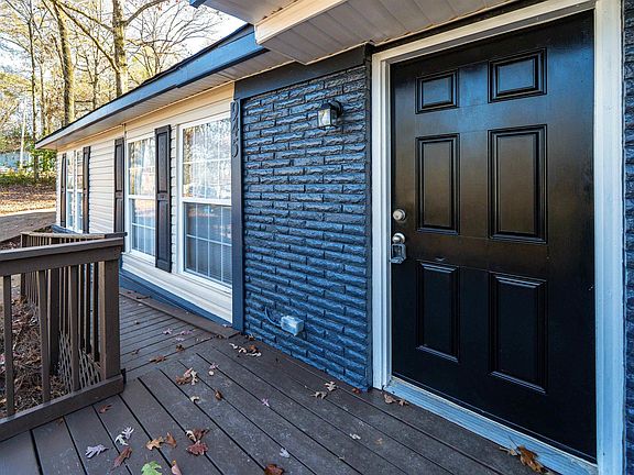 3rd image of 945 Nelson Dr