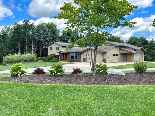 7200 Chandler Dr NE, Belmont, MI 49306