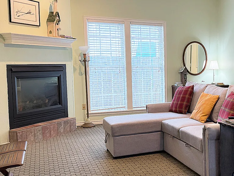 321 W Tonhawa St #2 — Photo 4