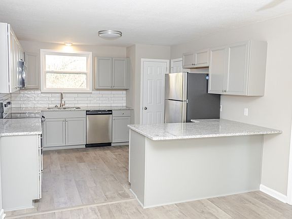 3rd image of 3226 Hinkle Dr