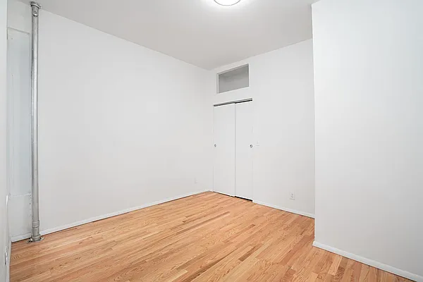 Rented by Waldstar Real Estate LLC | media 10