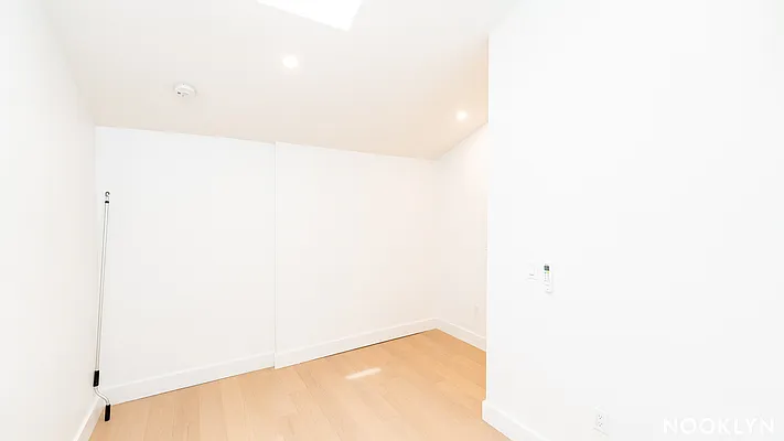 Rented by Nooklyn NYC LLC | media 44