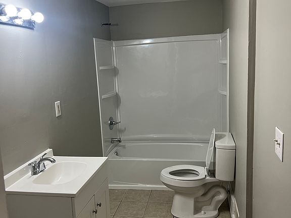 5th image of 4419 Greenlee Ave #5