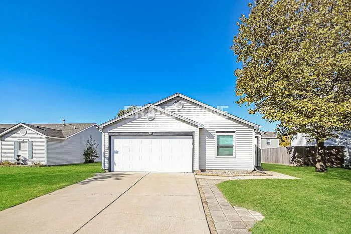 3 bed, 2.0 bath, 1264 sqft, $1,806 — Photo 2