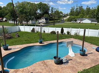 120 Rosewood Dr, Hurricane, WV 25526