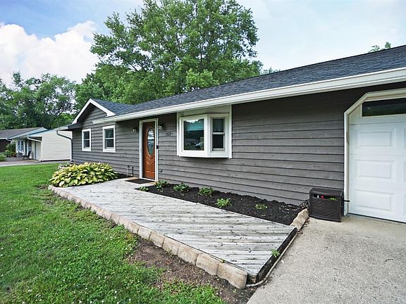 3rd image of 1522 W Meadowbrook Dr