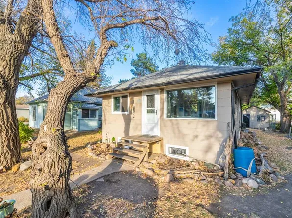 117 E 2nd St W, Lashburn, SK S0M 1H0
