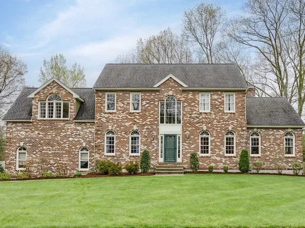 1 Rockwell Dr, Shrewsbury, MA 01545