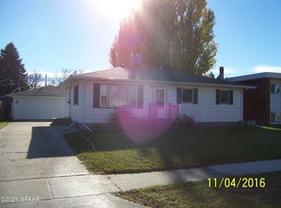 1107 23rd Ave S, Grand Forks, ND 58201