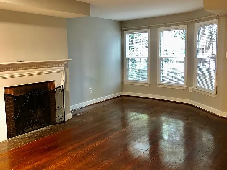941 25th St NW — Photo 1