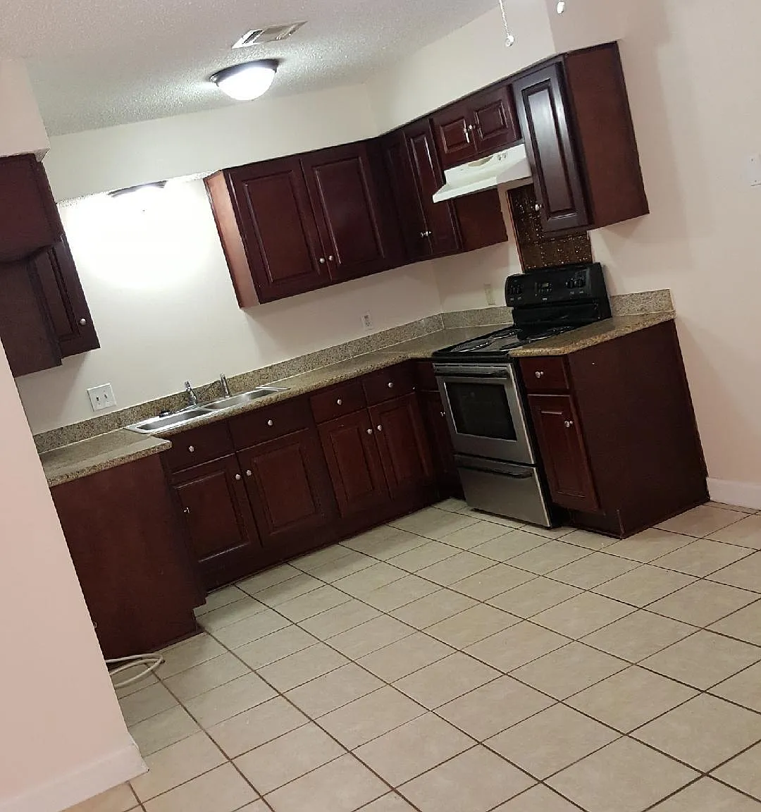 3 bed, 1195 sqft, $1,800 — Photo 4