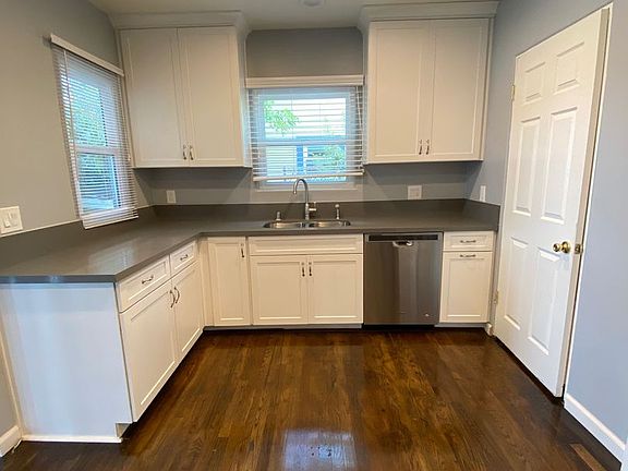 4th image of 3325 Dale St #3327