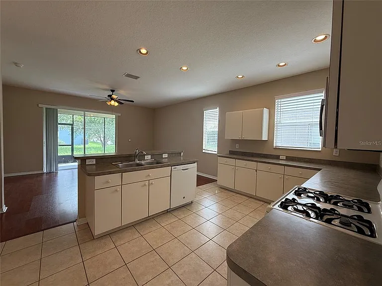6520 Bridgecrest Dr — Photo 10