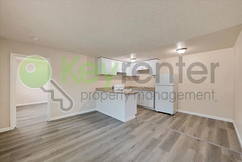 1071 Santiago Ave — Photo 3
