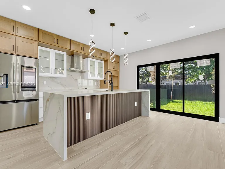 1818 NW 49th St — Photo 21