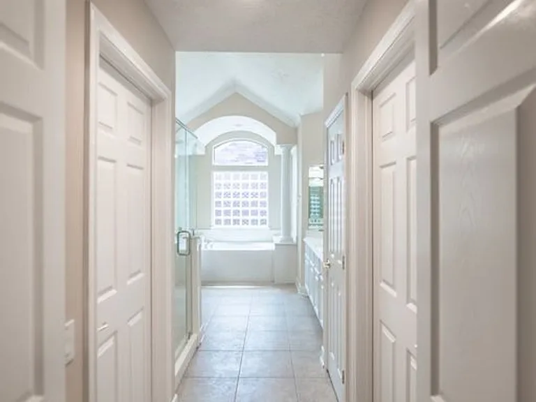 5019 Shining Creek Ct — Photo 21