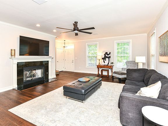 3rd image of 4022 Heyward Pl