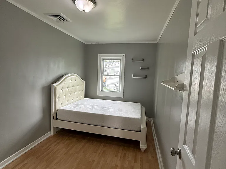 Gregory St — Photo 12