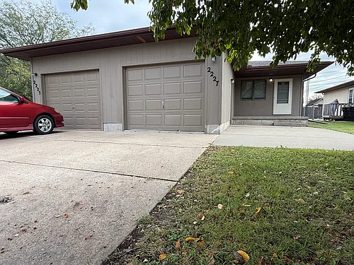 2227 Hageman Ave Photo 1