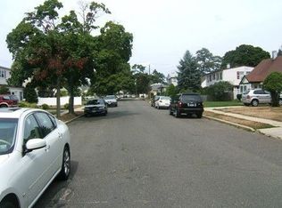 1422 Coolidge St, Bellmore, NY 11710