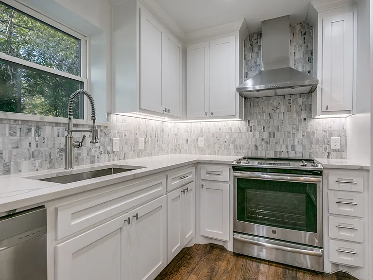 9046 Forest Hills Blvd — Photo 7