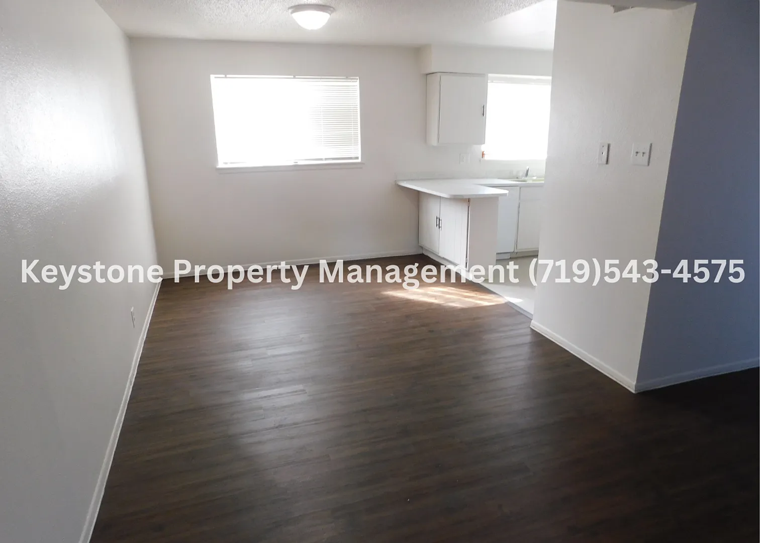 Spacious First-Floor 2-Bedroom Apartment in Belmont with Swamp Cooler! $1000/$1000 — Photo 4
