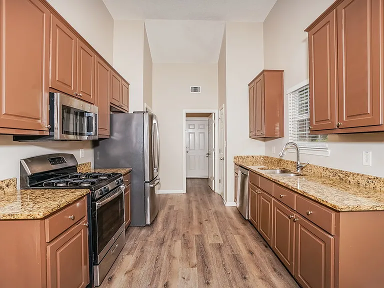 824 Summit Park Trl — Photo 8