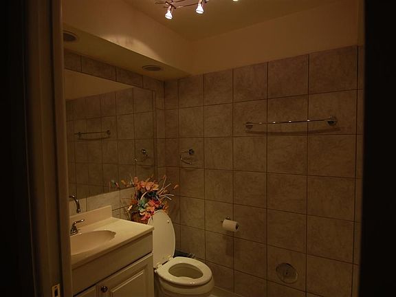 3rd image of 1785 Highland Blvd
