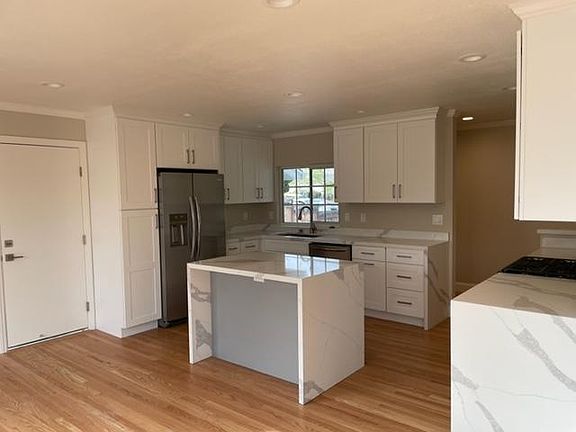 5th image of 4922 Alan Ave