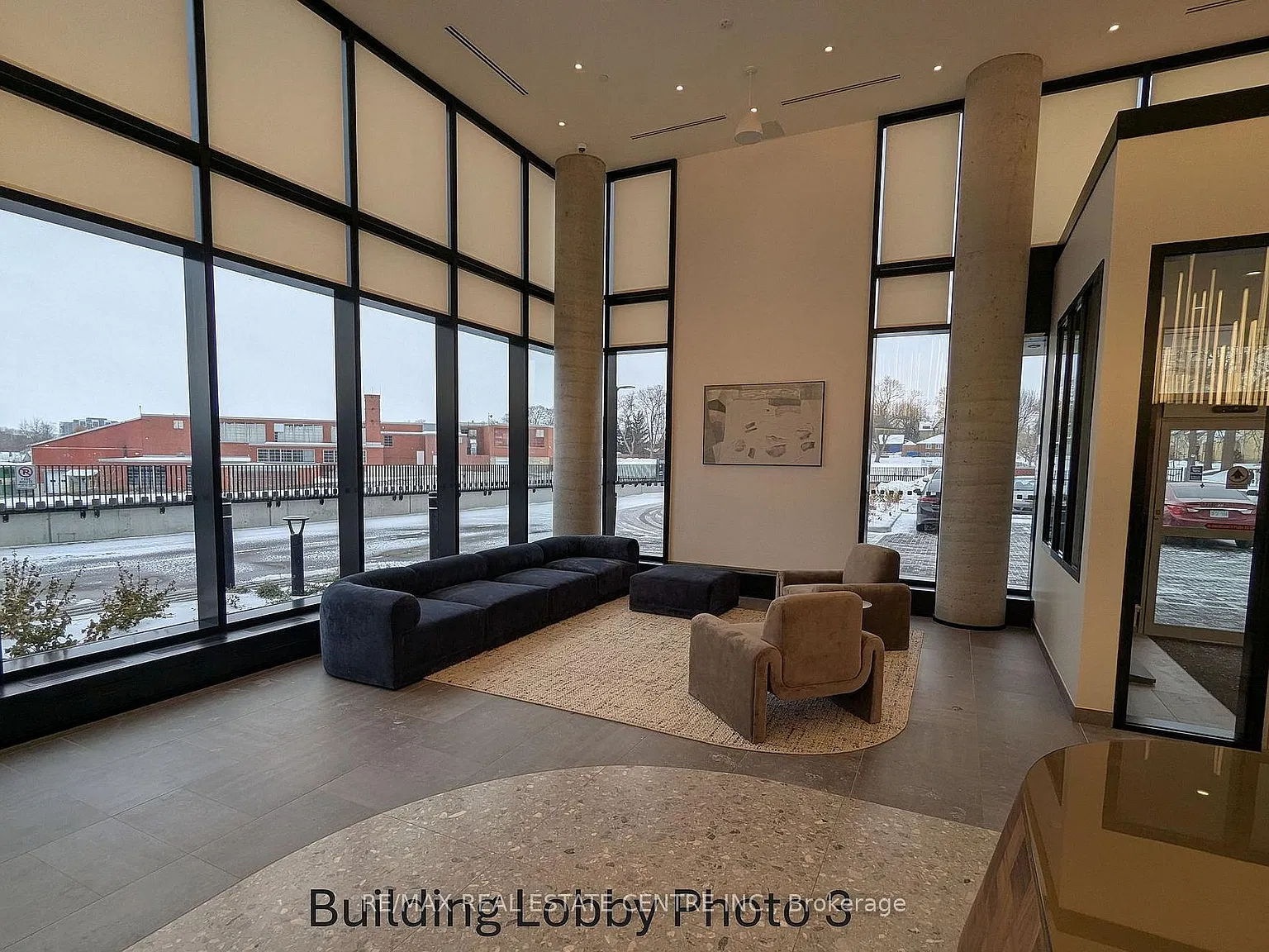 25 Wellington St S — Photo 4
