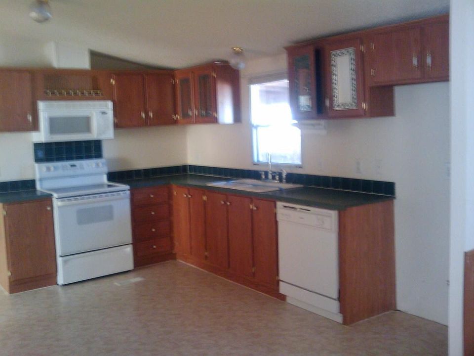 2nd image of 718 W Canyon St