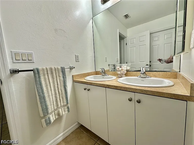 4317 SW Santa Barbara Pl — Photo 24