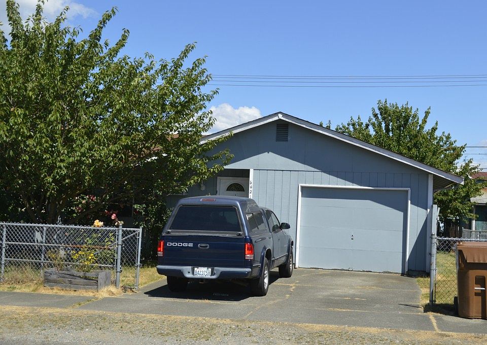2nd image of 6421 S Pine St