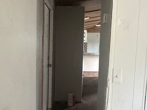 4th image of 215 Mercer St