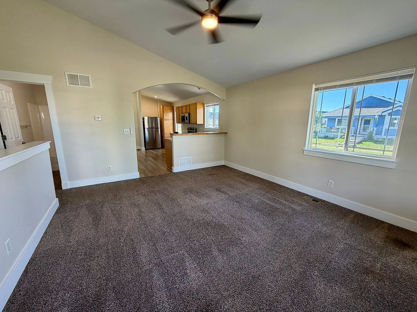 3 bed, 2.0 bath, 1130 sqft, $2,150 — Photo 3