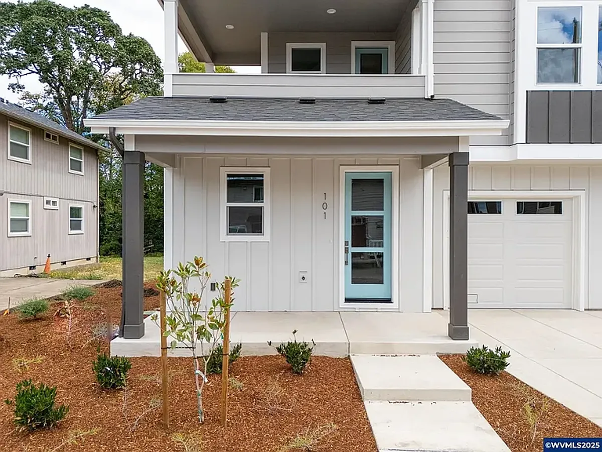 Building Photo - 865 SW Grove St #101