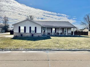 809 Country Meadow Ln, Belleville, IL 62221