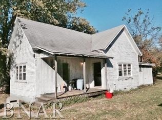 530 Maple St, Weldon, IL 61882