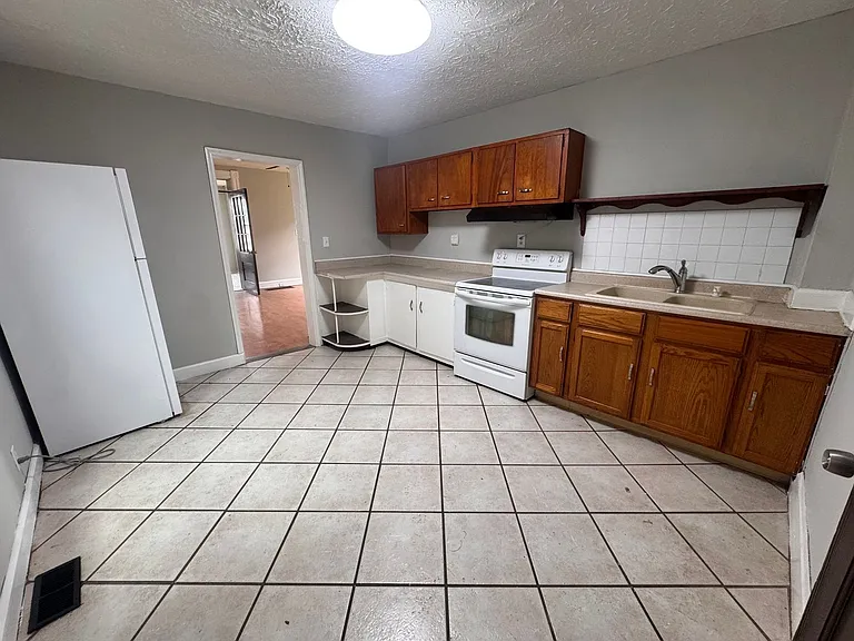841 N 3rd St — Photo 5