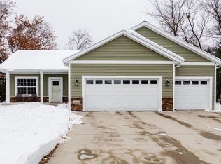 4560 River Dr, Plover, WI 54467