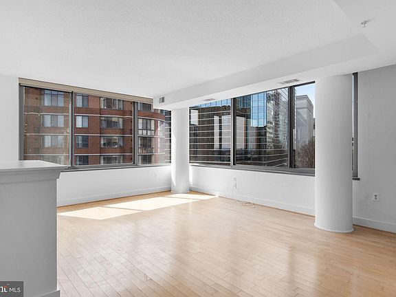 5th image of 2001 15th St N APT 812