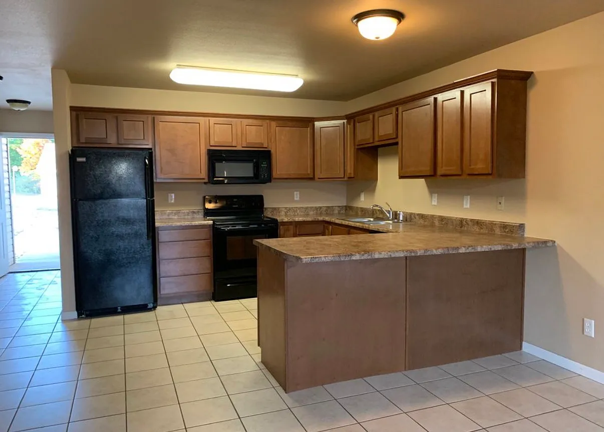 2 bed, 1100 sqft, $1,100 — Photo 4
