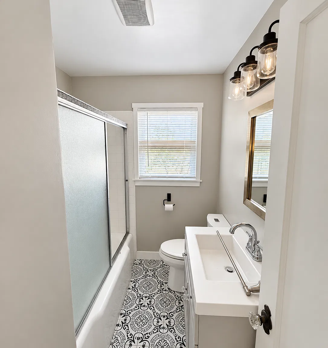 2 bed, 900 sqft, $3,990 — Photo 3