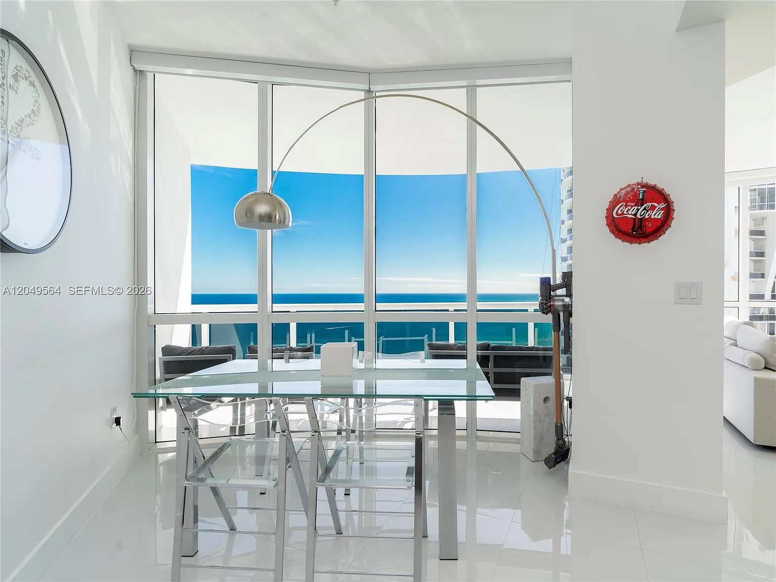 Trump Royale Condo — Photo 4