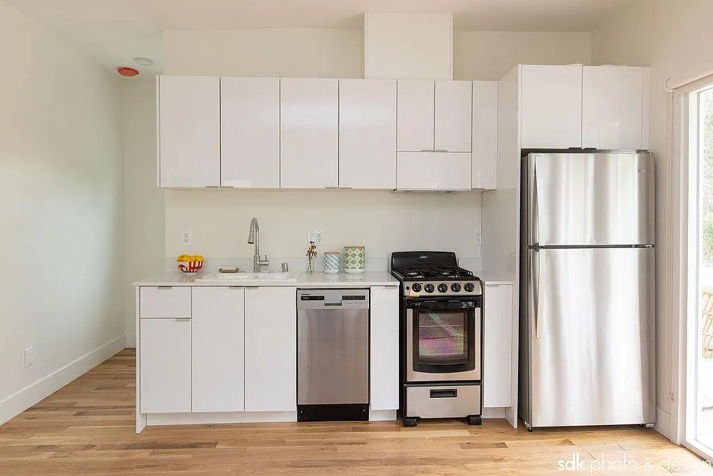 2 bed, 700 sqft, $3,200 — Photo 2